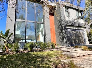 Casa · 347m² · 6 Ambientes · 2 Cocheras · Casa en Venta Al Agua en Santa Ana, Villanueva, Tigre