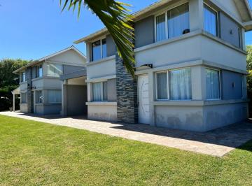 Casa de 5 ambientes, Mar Chiquita · Propiedad en Block, 2 Duplex y Parque en Mar Chiquita