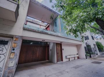 Casa · 210m² · 6 Ambientes · 1 Cochera · Casa en V. Pueyrredon, 4 Dorm. en 2 Plantas Terraza Sobre Lote 8,66x35 con Jardín y Cochera