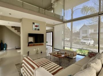 Casa · 395m² · 6 Ambientes · 4 Cocheras · Casa Venta Abril Club de Campo 4 Dorm. Piscina