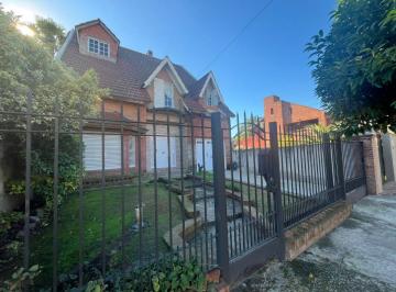 Casa de 6 ambientes, Almirante Brown · Casa 6 Ambientes con Pileta en Venta - Burzaco