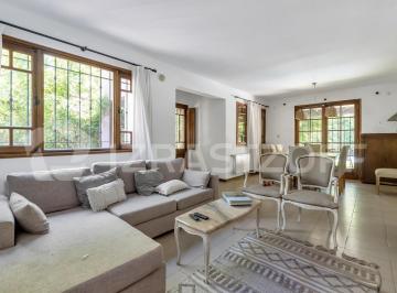 Casa · 200m² · 7 Ambientes · 2 Cocheras · Oportunidad. Casa con Gran Lote en Las Orquideas - Nuevo Precio