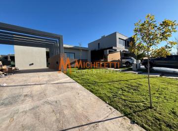 Casa · 500m² · 5 Ambientes · 2 Cocheras · Casa en Terrada Tierras Altas Premium - 3 Dorm., Quincho y Jardín