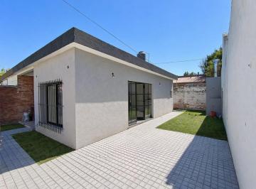Casa · 55m² · 3 Ambientes · 2 Cocheras · Venta PH 3 Amb Castelar Norte Reciclado Apto Credito