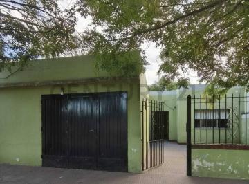 Casa · 95m² · 4 Ambientes · 1 Cochera · Venta de Casa en San Vicente - Ubicacion Centrica