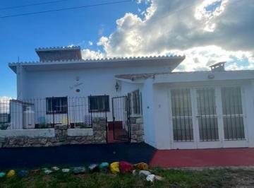 Casa · 1603m² · 3 Dormitorios · 1 Cochera · Casa en Huerta Grande