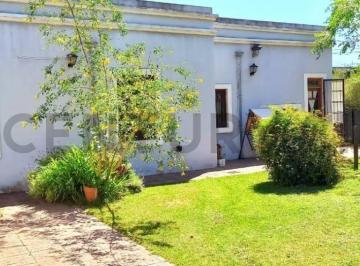 Casa · 178m² · 4 Ambientes · 4 Cocheras · Venta Casa 4 Amb Moreno con Pileta y Garage