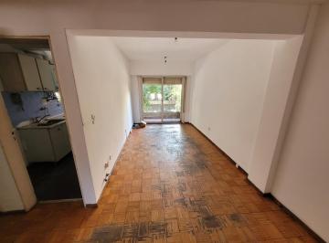 Departamento · 49m² · 4 Ambientes · Alquiler Departamento 2 Dorm. en B. Lourdes. Al Frente con Balcón