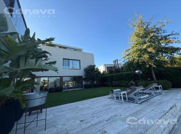 Casa · 500m² · 6 Ambientes · 4 Cocheras · Casa en Esquina con Doble Entrada