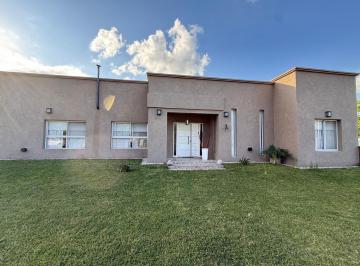 Casa · 192m² · 4 Ambientes · 2 Cocheras · Casa en Venta Club de Campo El Moro, Marcos Paz