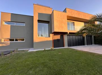 Casa · 1000m² · 5 Ambientes · 3 Cocheras · Casa en Vistalba