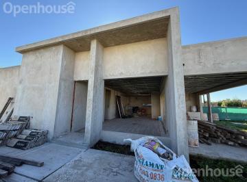 Casa · 147m² · 4 Ambientes · Hermosa Casa en "San Ramiro" Pilar del Este