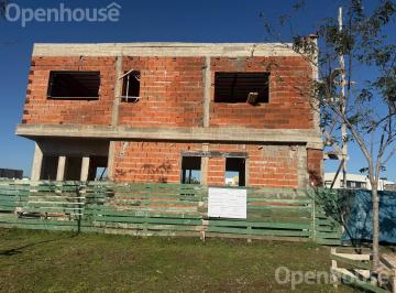 Casa · 185m² · 4 Ambientes · 2 Cocheras · Casa en Barrio San Pablo con Pulmón a un Espacio Verde!