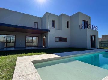 Casa · 192m² · 5 Ambientes · 2 Cocheras · Venta Casa a Estrenar 5 Amb. - Barrio Laguna Grande, Villanueva