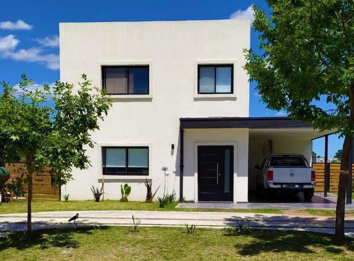 Casa · 173m² · 5 Ambientes · 2 Cocheras