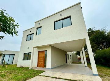 Casa · 173m² · 5 Ambientes · 4 Cocheras · ¡Hermosa Casa a Estrenar en Santa Elena - Pilar del Este!