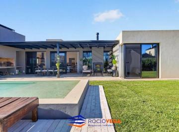 Casa · 190m² · 5 Ambientes · 2 Cocheras · Casa a La Venta en Prados del Oeste, Moreno