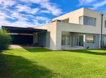 Casa · 85m² · 4 Ambientes · 5 Cocheras · Casa en Venta en Pilar del Este - Casas del Este
