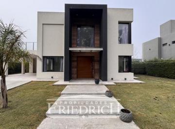Casa · 270m² · 4 Ambientes · 5 Cocheras · Casa en Venta Barrio Cerrado Astorga