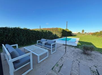 Casa · 90m² · 4 Ambientes · Casa de 2 Dorm. - Funes Town