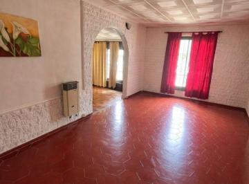 Casa de 6 ambientes, Córdoba · Casa con 3 Dorm. y 370 m² en Venta en Urca