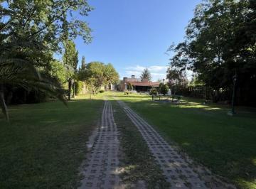 Casa · 1500m² · 20 Ambientes · 8 Cocheras · Chacras de Coria