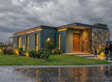 Casa · 220m² · 7 Ambientes · 2 Cocheras · Tierras Altas
