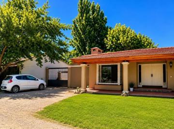 Casa · 340m² · 7 Ambientes · Club Aleman