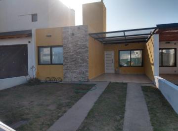 Casa · 62m² · 5 Ambientes · 1 Cochera · Vendo Hermoso Duplex en San Ignacio Village