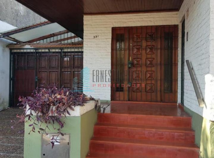 Casa · 200m² · 5 Ambientes · 3 Cocheras