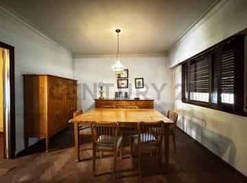 Casa · 187m² · 4 Ambientes · 1 Cochera · Venta Casa 4 Ambientes Castelar Cochera Pileta