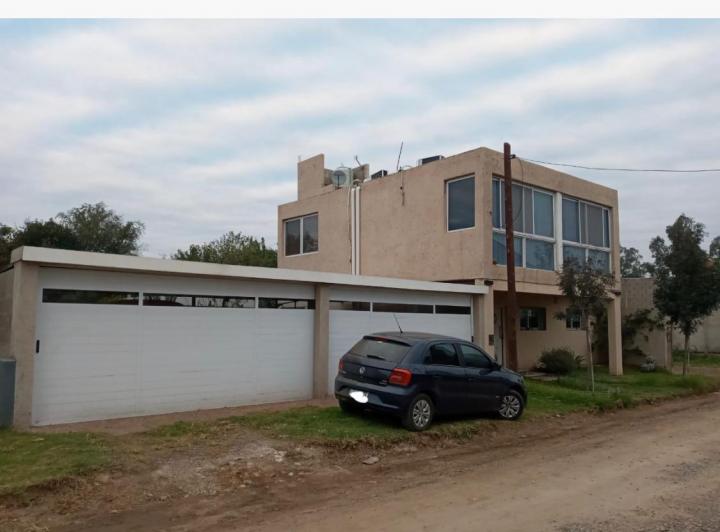 Casa · 270m² · 6 Ambientes · 4 Cocheras