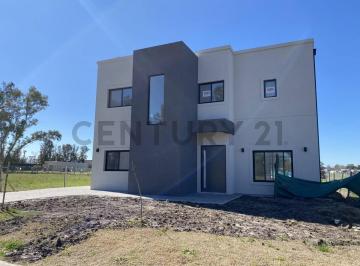 Casa · 170m² · 5 Dormitorios · 4 Cocheras · Casa 6 Ambientes en Santa Sofia Calidad Premium