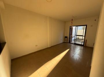 Departamento de 2 ambientes, La Plata · Departamento en Alquiler 1 Dorm + Escritorio, Patio y Cochera