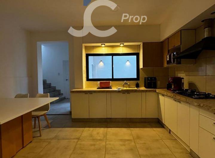 Casa · 130m² · 4 Ambientes · 1 Cochera
