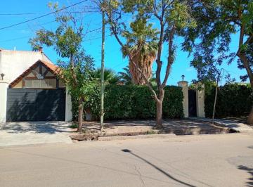 Casa de 8 ambientes, Chacras de Coria · Maravillosa Casa (Estilo Gran Chalet) en La Puntilla, Al Este de Chacras de Coria, Mendoza