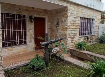 Casa · 130m² · 4 Ambientes · 2 Cocheras · Casa en Venta 4 Ambientes en Padua Oportunidad