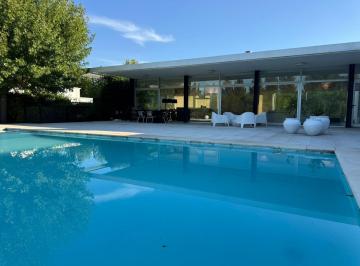Casa · 335m² · 3 Dormitorios · 8 Cocheras · Casa en Pilar