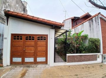 PH · 116m² · 3 Ambientes · 1 Cochera · Oportunidad en Gran Zona de Banfield, con Cochera, Dos Dorm., Patio y Terraza Venta