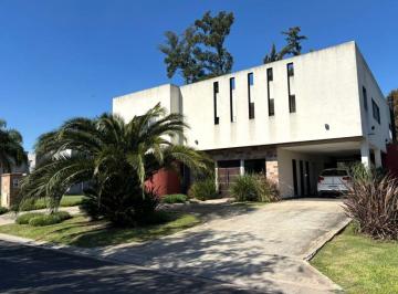Casa de 5 ambientes, Moreno · Casa de 5 Ambientes con Galeria, Parrilla - Horno, Parque y Piscina - Barrio Weston // Almafuerte 1540