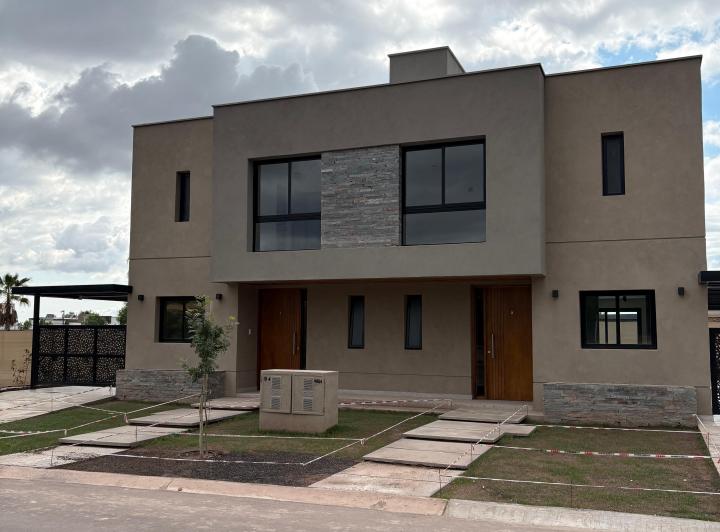 Desarrollo horizontal , Luján de Cuyo · Casa en Venta Estancia Bulnes