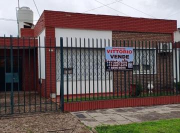 Casa · 130m² · 4 Ambientes · 1 Cochera · Venta Casa Americana 4 Ambientes Moron