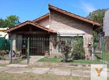Casa · 128m² · 5 Ambientes · 1 Cochera · Casa en Venta - 3 Dorm. 2 Baños - 421 m² - Moreno