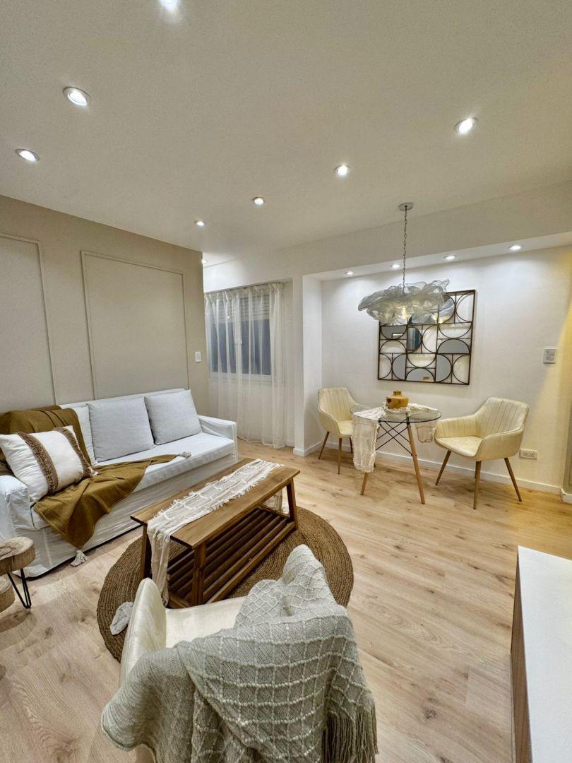 Venta de Departamento 2 Ambientes lateral en Güemes