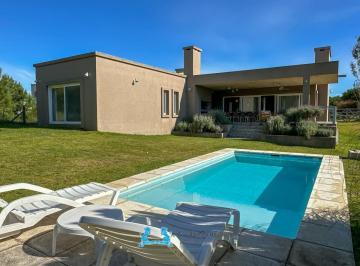 Casa de 5 ambientes, Costa Esmeralda · Casa de 240 m² con 4 Dorm. en Venta en Costa Esmeralda Piscina - Incluye Cuatriciclo