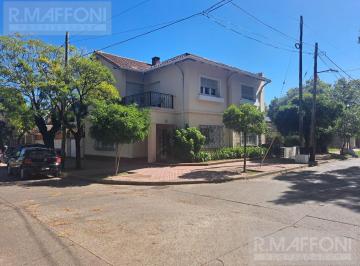 Casa · 278m² · 6 Ambientes · 2 Cocheras · Chalet 4 Dorm. - 3 Baños - Piscina - Garage Quincho