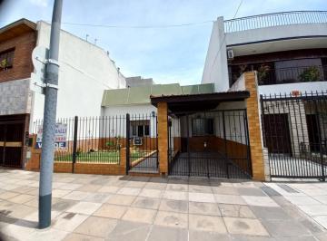 Casa · 157m² · 3 Ambientes · 1 Cochera · Casa 3 Ambientes, Garage, Patio y Jardin. Monte Castro