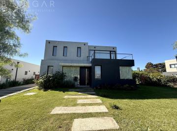 Casa · 163m² · 4 Ambientes · Venta Casa - Barrio San Ramón, Pilar del Este