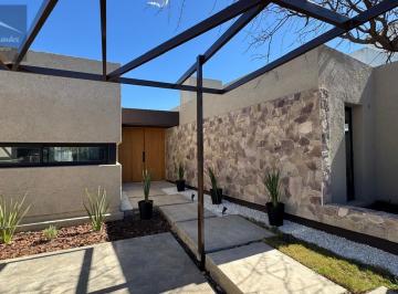 Casa · 188m² · 4 Ambientes · 1 Cochera · Casa en Venta en Barrio Cañitas, 3 Dorm..