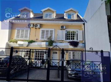 Casa · 91m² · 4 Ambientes · 1 Cochera · Casa en Boedo